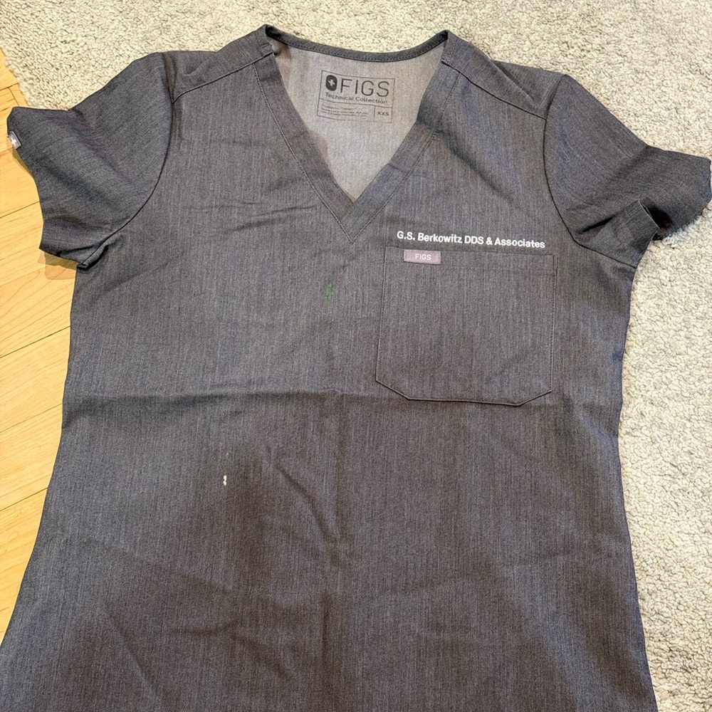 FIGS Gray women’s XXS Scrub Top